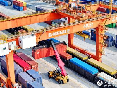 江西贛州南康區(qū) 進(jìn)出口貨物裝運(yùn)繁忙 彰顯開(kāi)放發(fā)展活力
