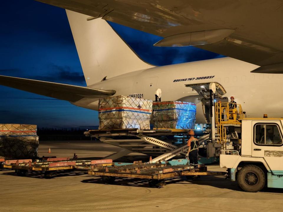 杭州空港口岸上半年進(jìn)出口貨運(yùn)量突破11萬(wàn)噸，跨境電商成主要驅(qū)動(dòng)力