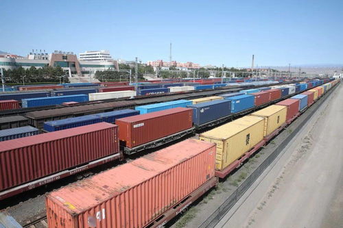 全國(guó)首列鐵路快通出境中歐班列經(jīng)阿拉山口口岸順利出境