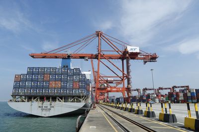 一季度深圳進(jìn)出口首破萬(wàn)億元大關(guān)，展現(xiàn)強(qiáng)勁外貿(mào)韌性